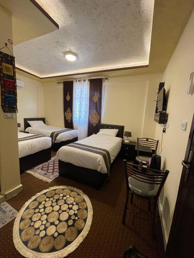 Ad Deir Guesthouse Wadi Musa Exteriör bild