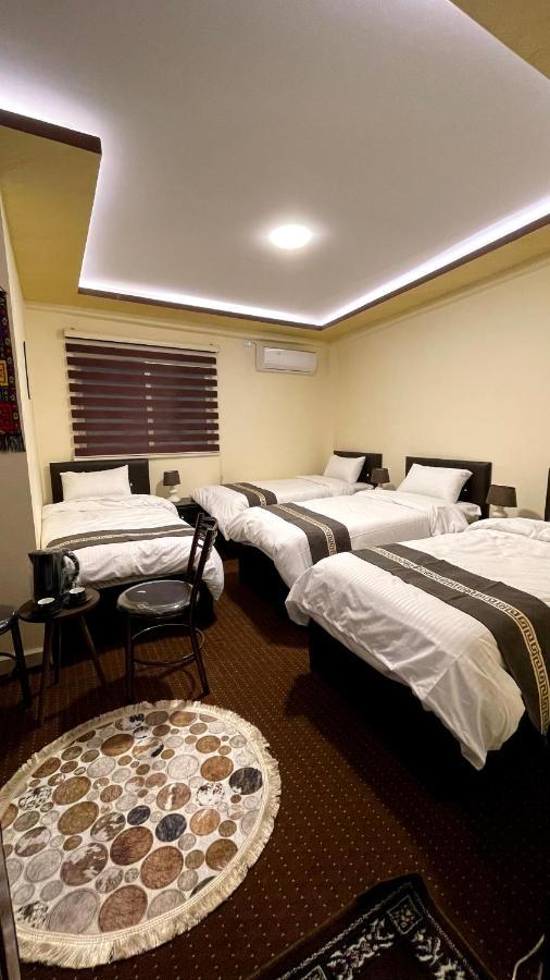 Ad Deir Guesthouse Wadi Musa Exteriör bild